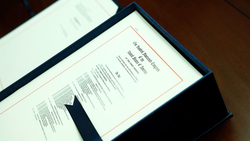 How life changed in a rural town that lost its clinic after Trump’s megabill, even if the politics haven’t