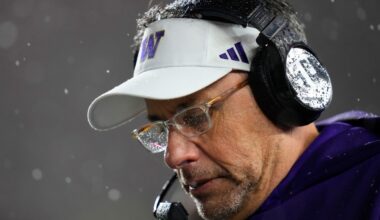 Huskies Embarrassed On The Road, Again