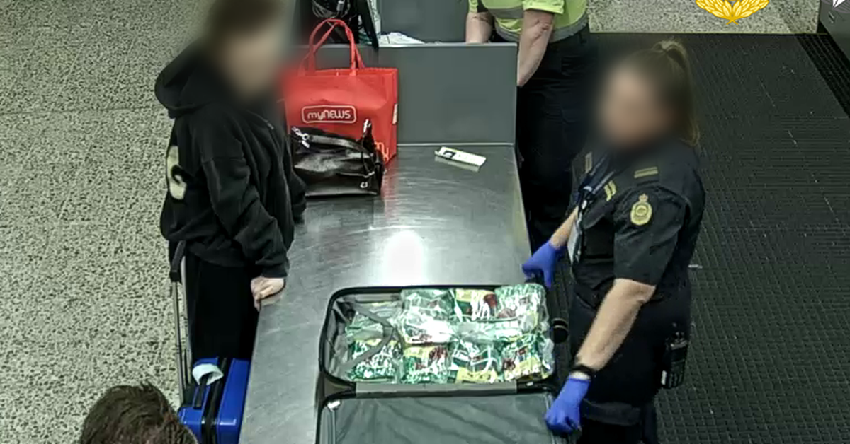 Two young New Zealand women facing life in prison over $33 million find in their suitcases