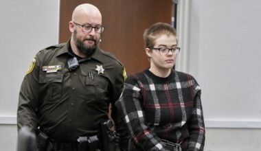 'Slender Man' stabber Morgan Geyser cuts off monitoring bracelet, vanishes from group home in US
