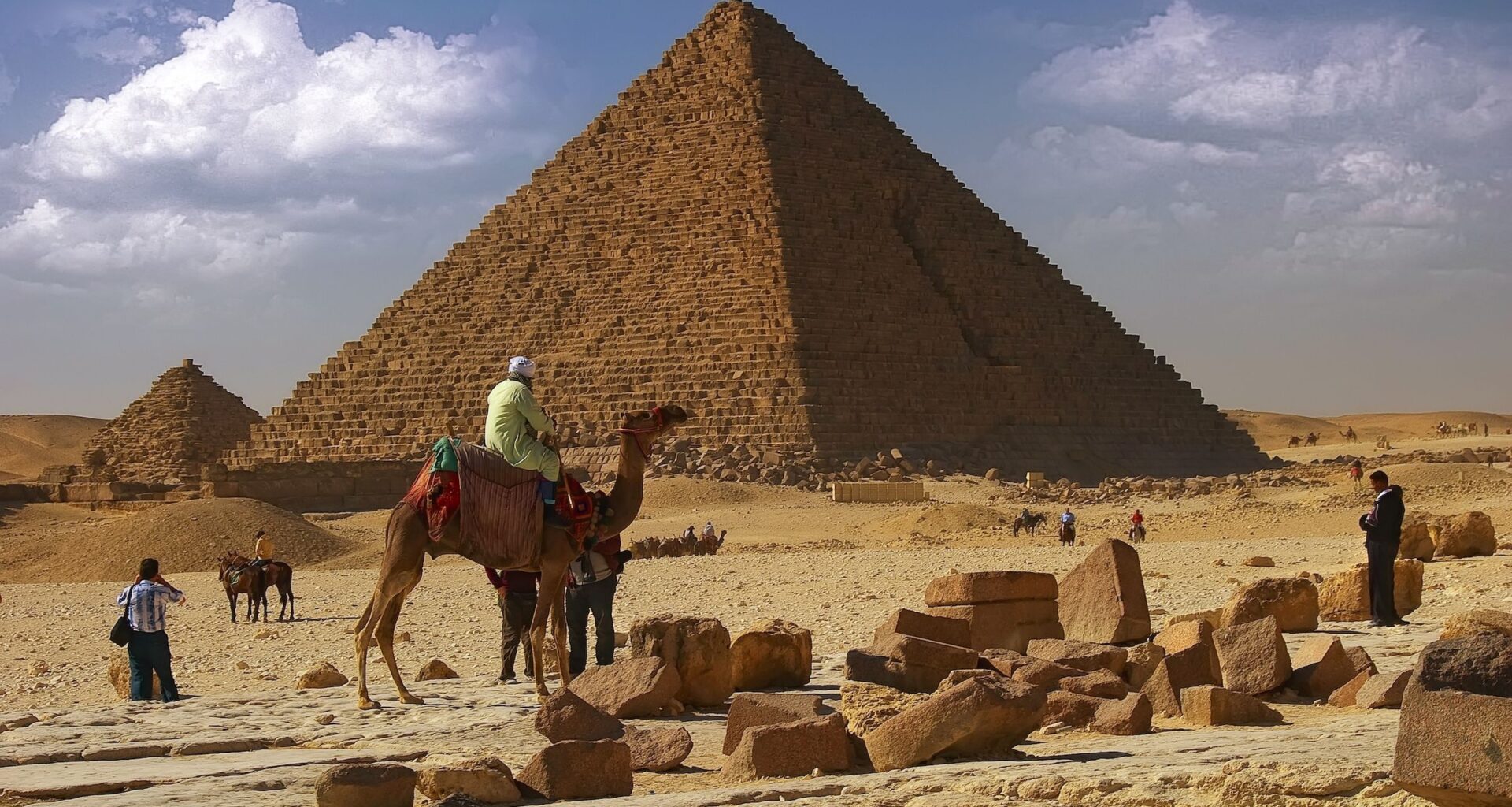Anomalies in Giza pyramid may indicate an unknown entrance