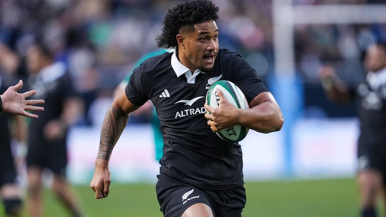 Leicester Fainga'anuku on the charge against Ireland.