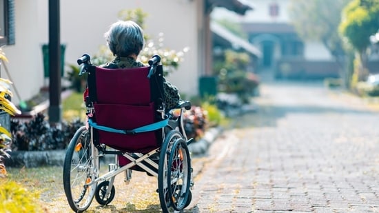 Study shows dementia risk rises with any alcohol use as social media video renews public concern(Unsplash)