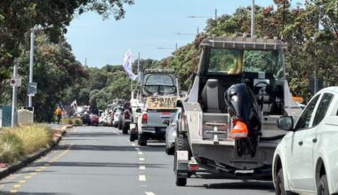 500 vehicles cross Auckland Harbour Bridge in fishing protest convoy