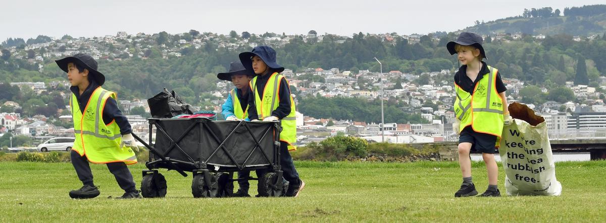 Pupils hope to keep sealife safe, one bag of rubbish at a time