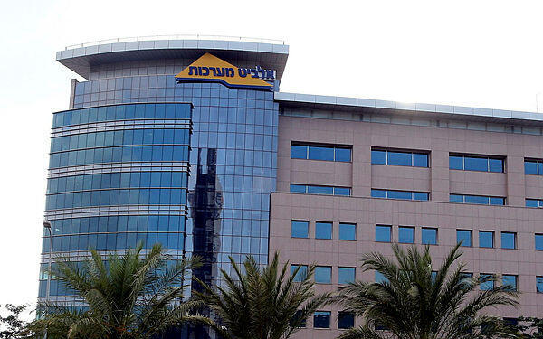 Elbit Systems signs record $2.3 billion weapons deal with undisclosed international b