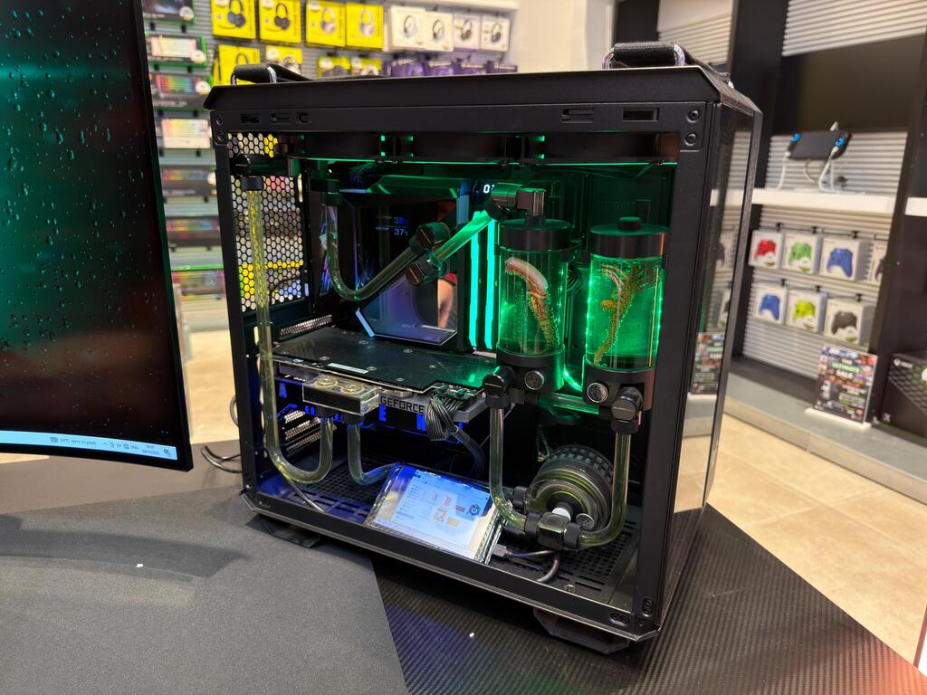 מחשב גיימינג חייזרי במיוחד