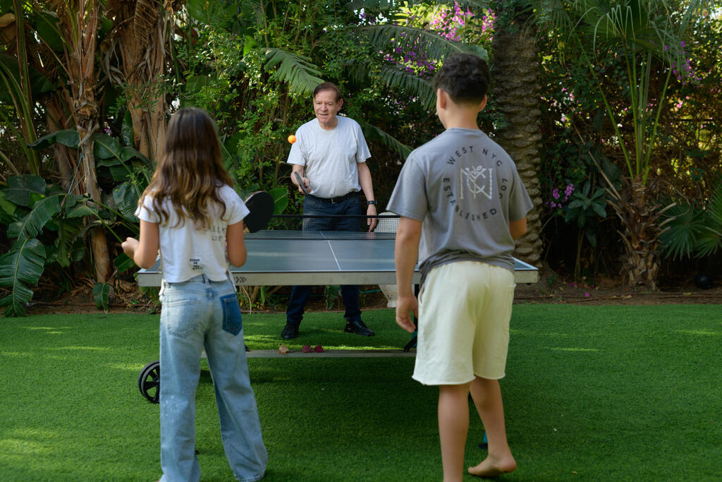 משה ינאי והנכדים מוסף