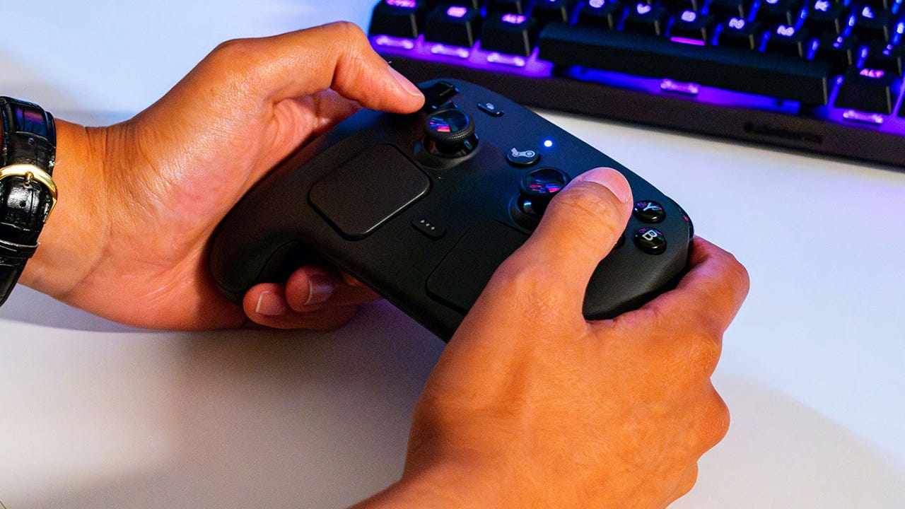 Steam Controller Preview – Hands-On With Valve's Reinvented PC Gaming Controller