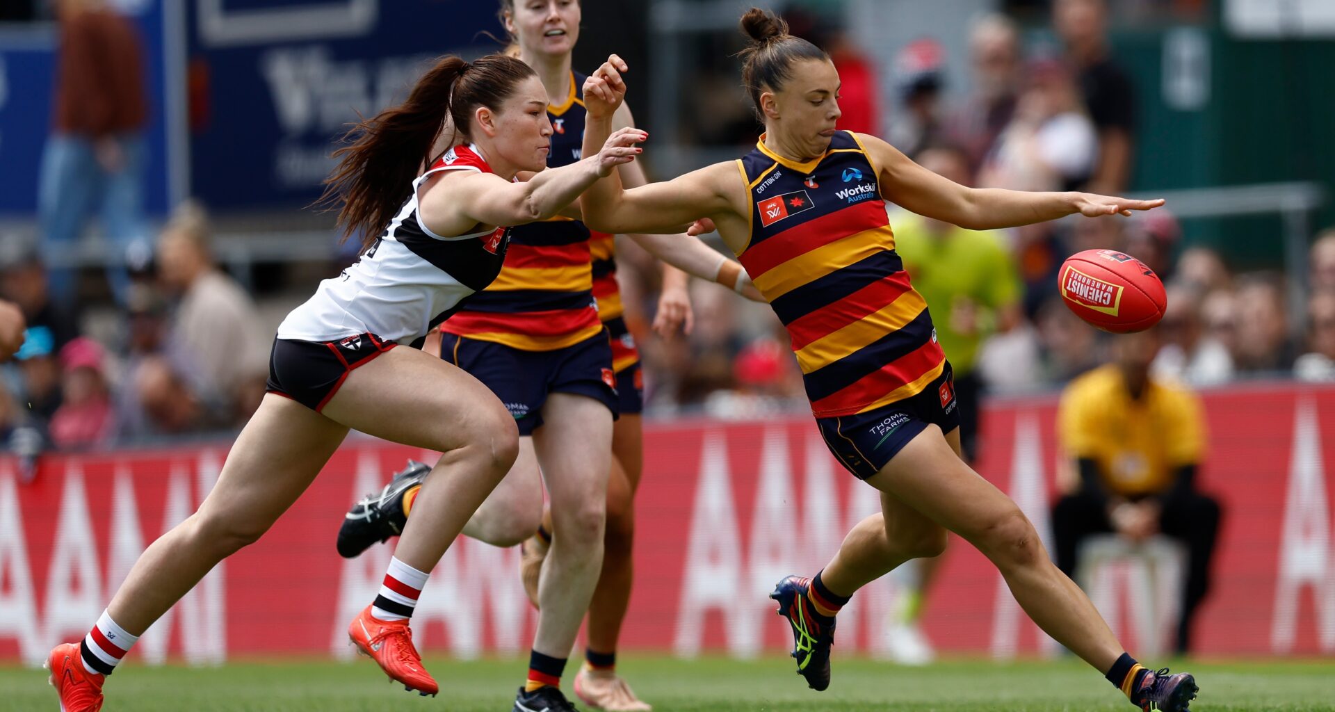 Crows and Saints meet in do-or-die final. Follow LIVE