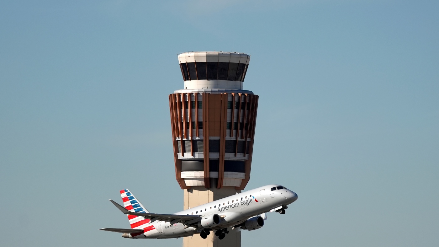 Air traffic controllers promised fast shutdown back pay : NPR