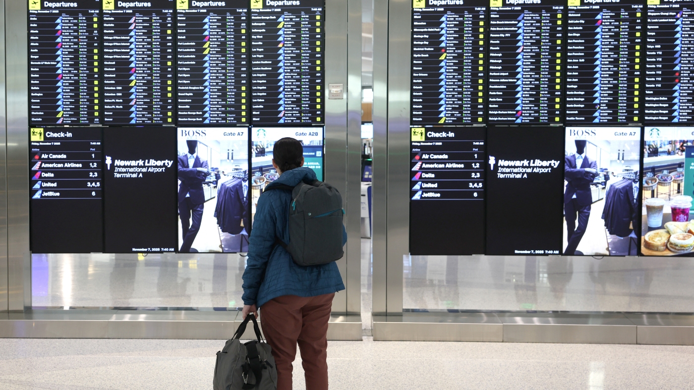 Travel tips for flight cancellations during the government shutdown : NPR