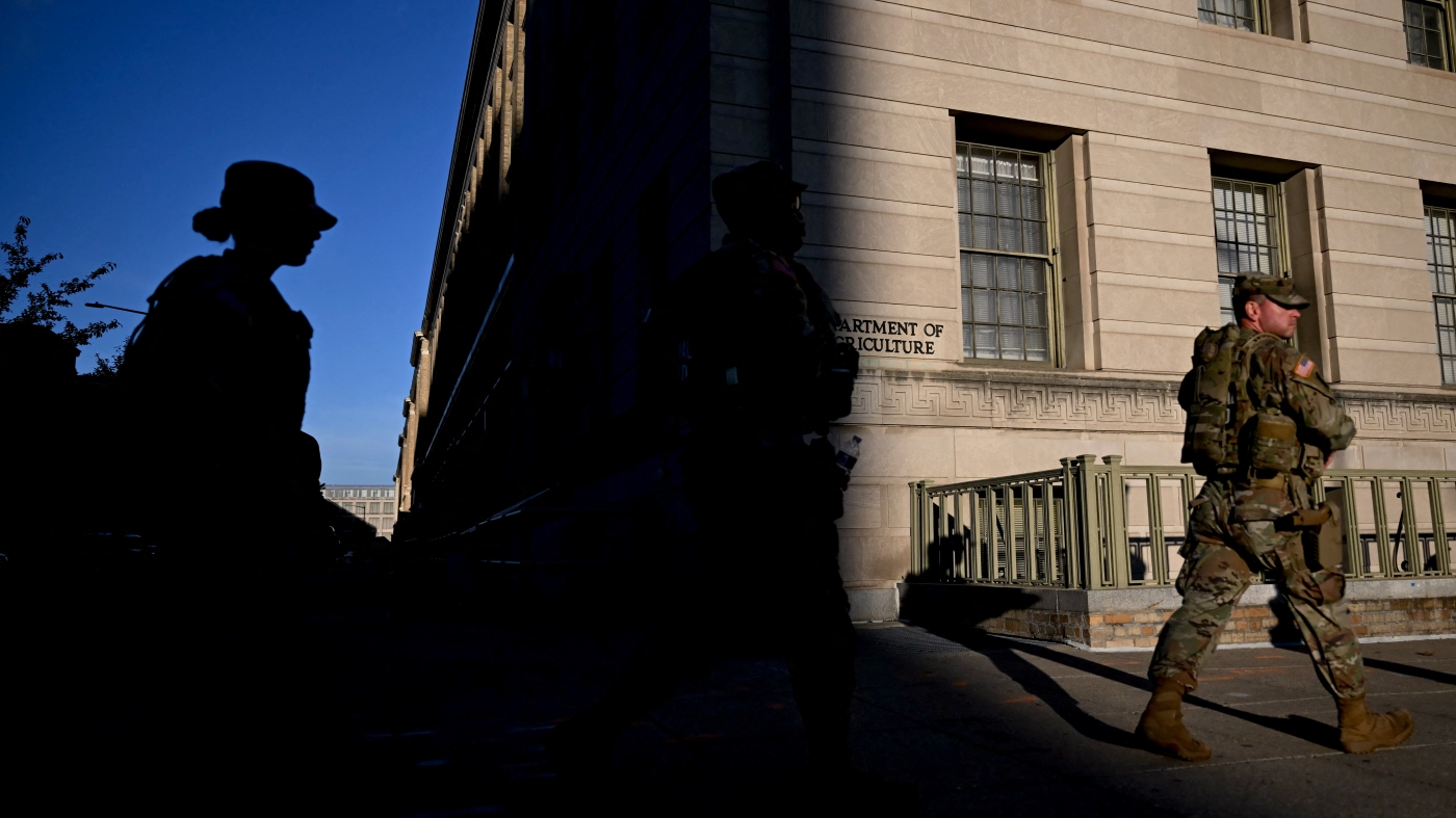 Trump is leaning into his crackdown on city crime. The GOP sees it as a winning issue : NPR