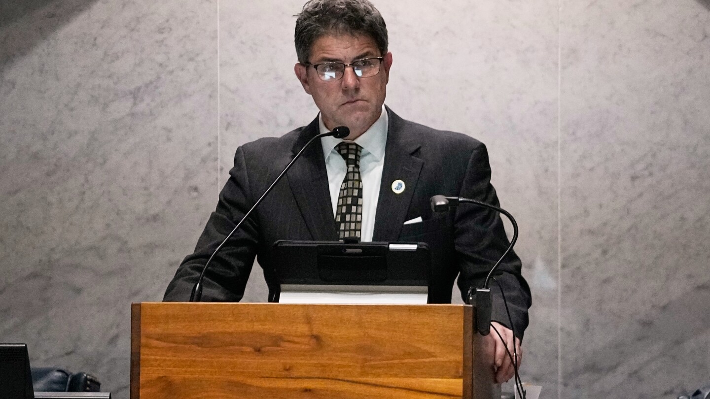 Top Indiana GOP Senator says his chamber won't meet on redistricting