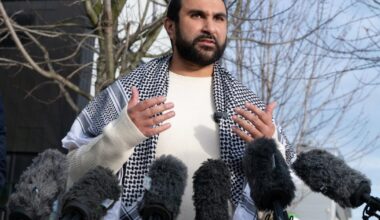 British political commentator considers suing U.S. following detention