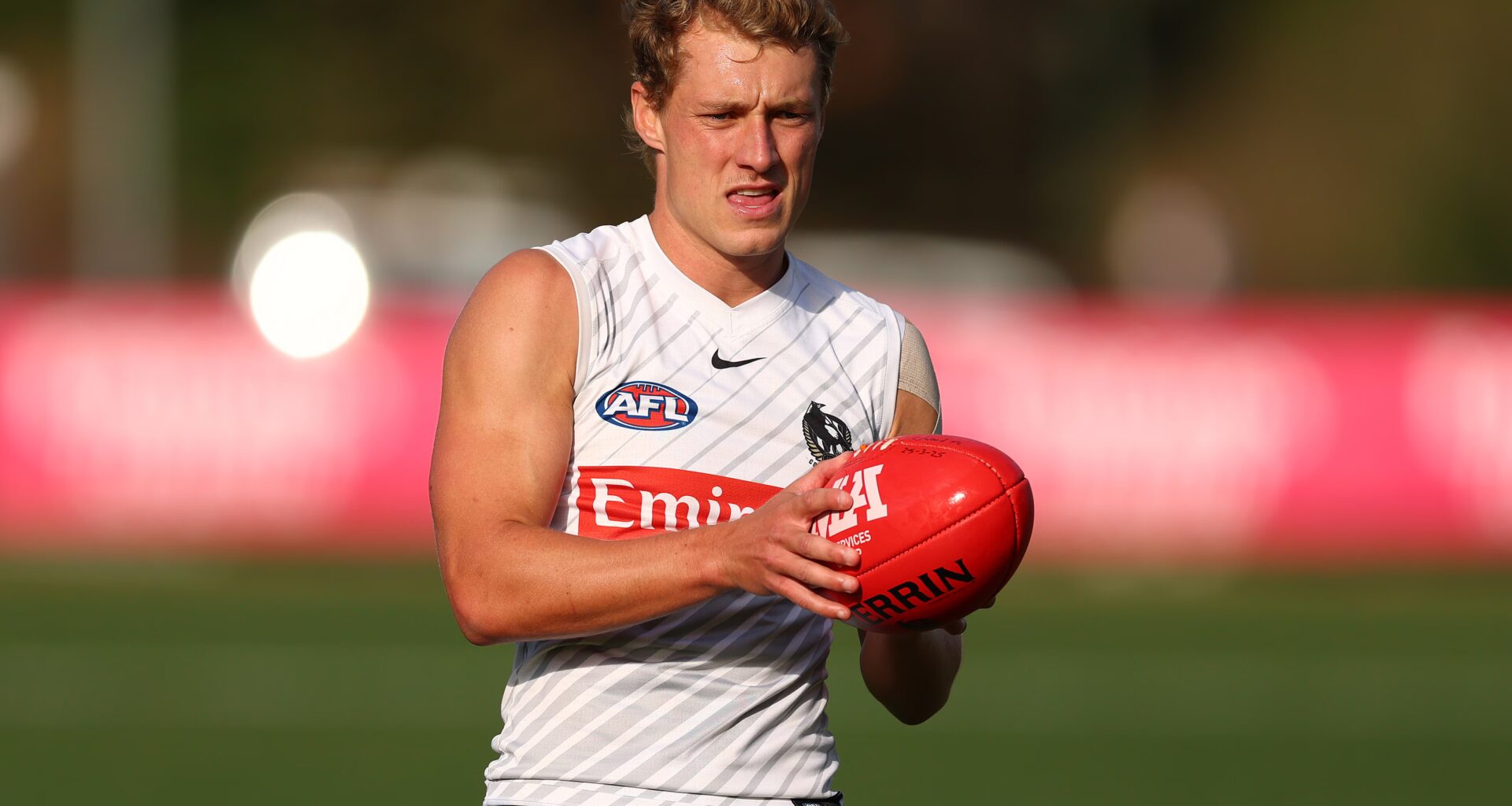 Axed Magpie set to land rookie lifeline at Eagles