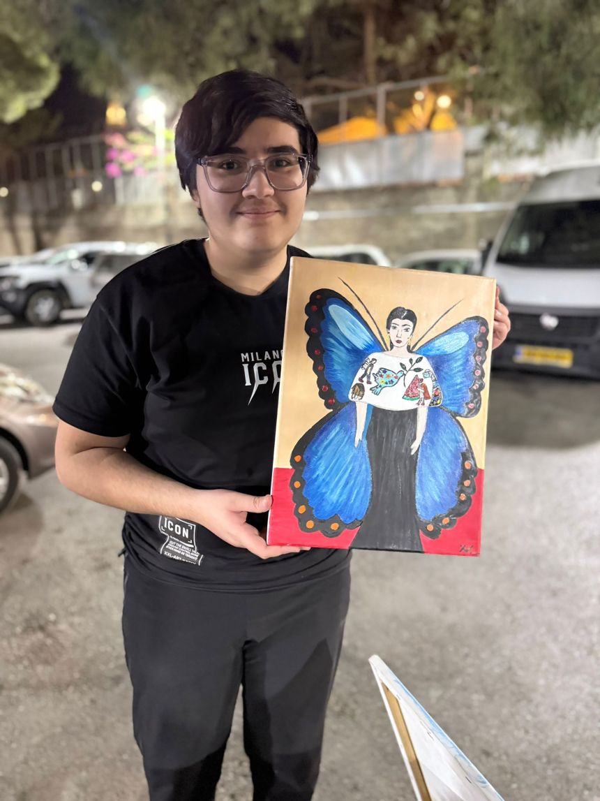 Yamen painted popular children's entertainer Ms. Rachel wearing a dress embroidered with paintings from children in Gaza.