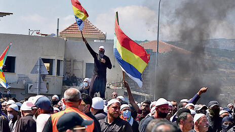 Druze renew protests against Golan Heights wind turbine project; Energix blames gover