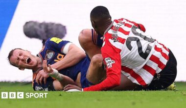 Dan Burn holds his rib after a tackle from Nordi Mukiele during Newcastle United's game against Sunderland at the Stadium of Light on 14 December, 2025