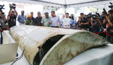 Search for missing Malaysia Airlines flight to resume