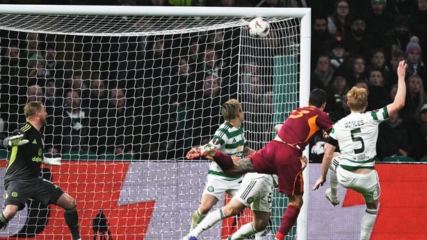 GLASGOW, SCOTLAND - DECEMBER 11: Celtic's Liam Scales scores an own goal to make it 1-0 Roma under pressure from Gianluca Mancini during a UEFA Europa League 2025/26 League Phase MD6 match between Celtic and AS Roma at Celtic Park, on December 11, 2025, in Glasgow, Scotland. (Photo by Rob Casey/SNS 