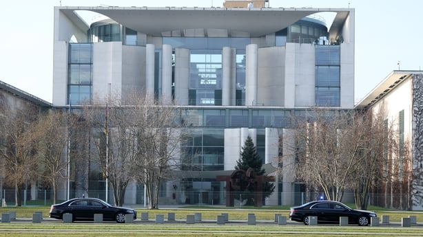 Two limousines with blue police lights arrive at the Chancellery following the arrival of U.S. negotiators Steve Witkoff and Jared Kushner in Berlin 