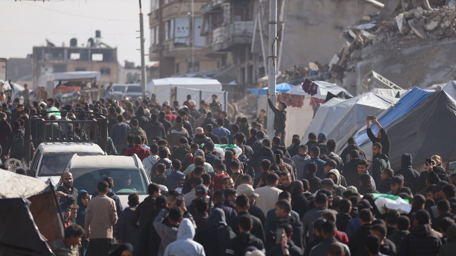 Hamas says Israel killing commander threatens ceasefire