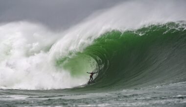 Top surfers in Mullaghmore for 'spectacular' winter waves