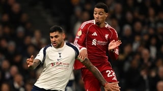 Cristian Romero of Tottenham Hotspur battles for possession with Hugo Ekitike of Liverpool