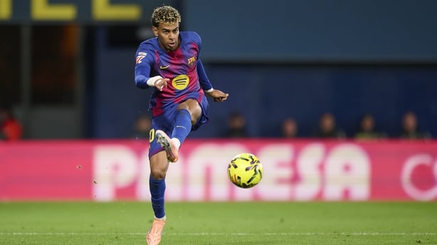 Lamine Yamal of FC Barcelona passes the ball during the Spanish league, LaLiga EA Sports, football match played between Villarreal CF and FC Barcelona at La Ceramica stadium on December 21, 2025, in Villarreal, Spain. 