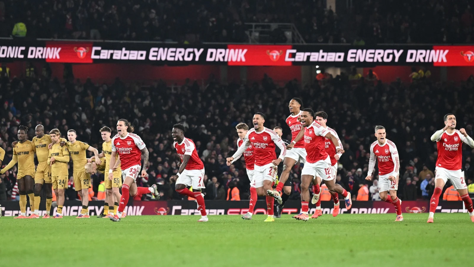 Arsenal into Carabao Cup semi-final after penalty drama