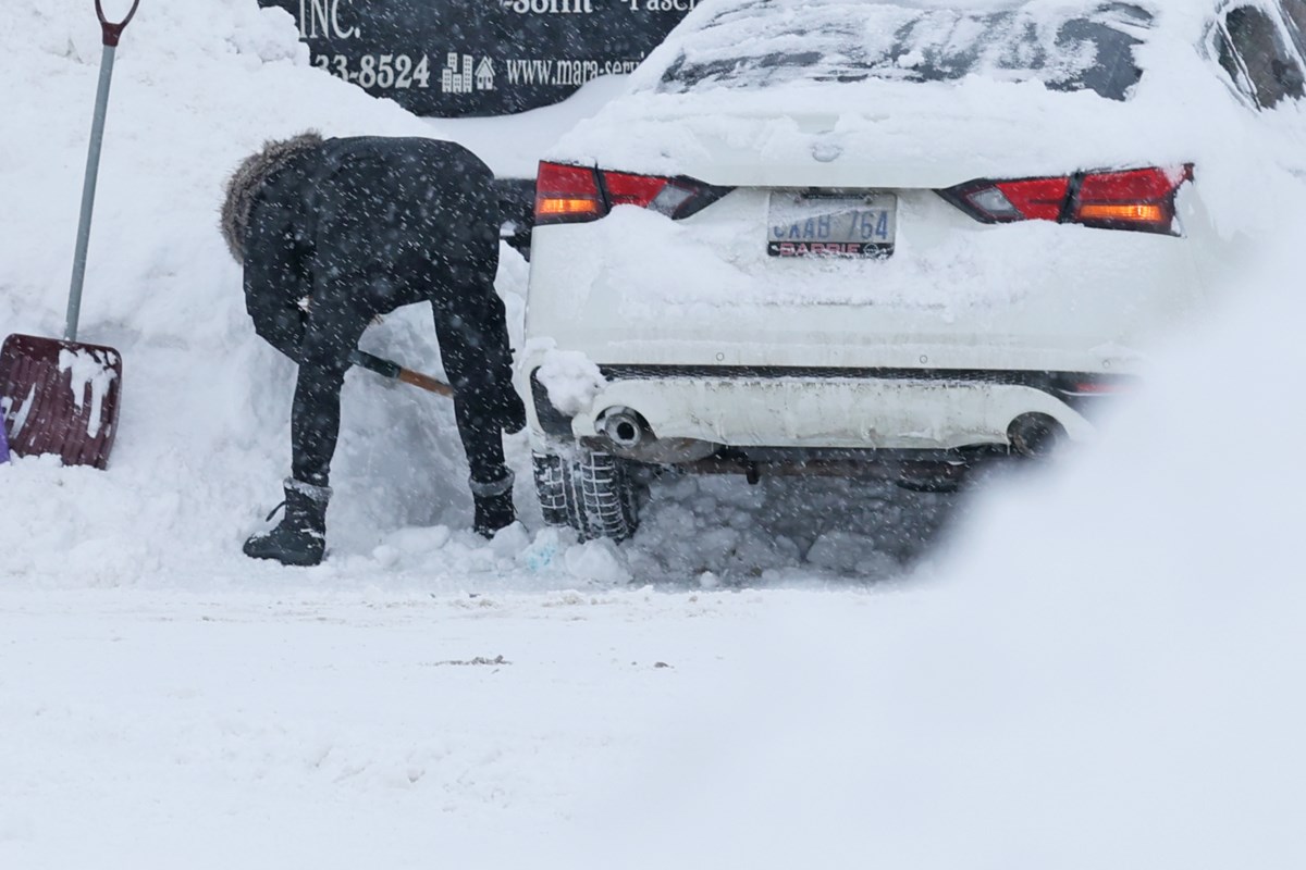 Motorists urged to avoid travel as major storm hits northeastern Ontario