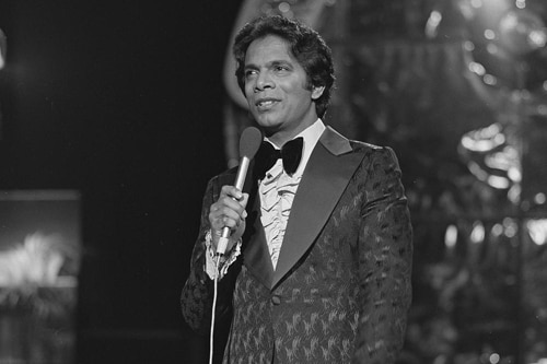 A black-and-white image of Kamahl on Dutch television 