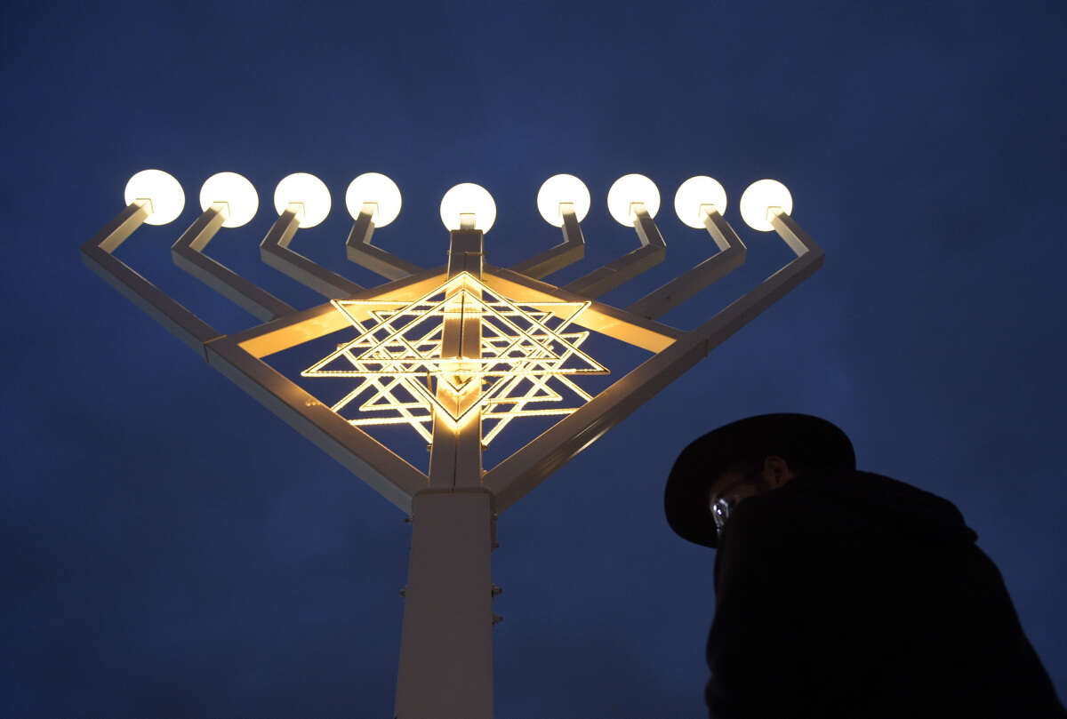 Hanukkah 2025: Complete Guide to Dates, Candle Lighting Times & Traditions