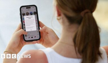 Reddit launches High Court challenge to Australia's social media ban for kids