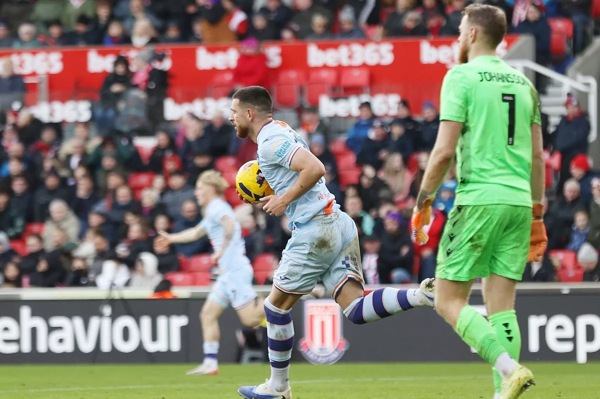 Zan Vipotnik of Swansea scores
