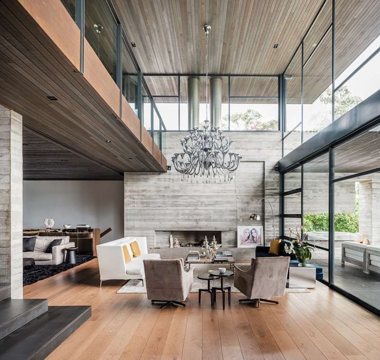 Jason Statham and his partner Rosie Huntington Whiteley. They rented one of this year's most expensive homes while Statham was filming in Auckland. Artwork / Beth Walsh