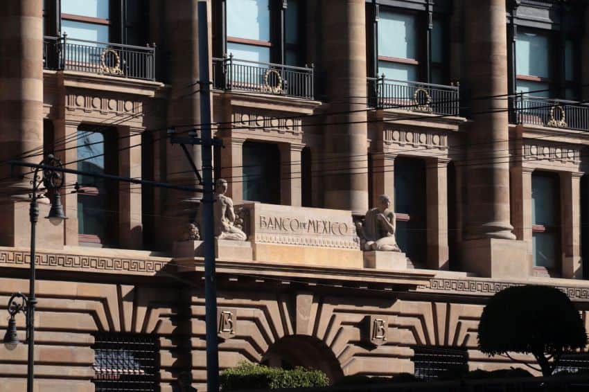 Facade of Bank of Mexico building in Mexico City, done in a classical style of architecture with arches, pillars, and balconies at each upper floor window