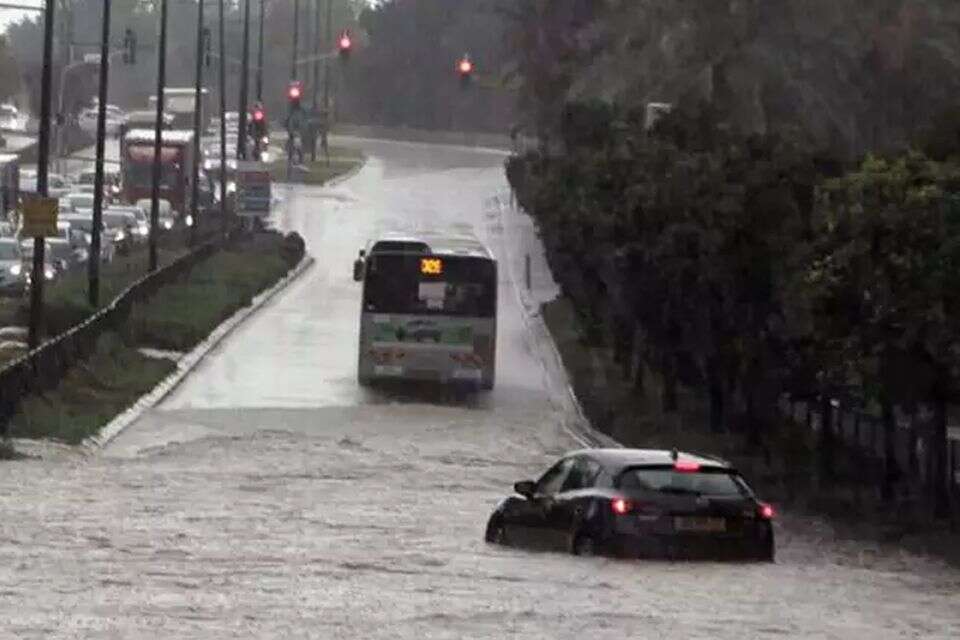 הסופה ביירון צילום:  יוסי וייס / חברת החשמל