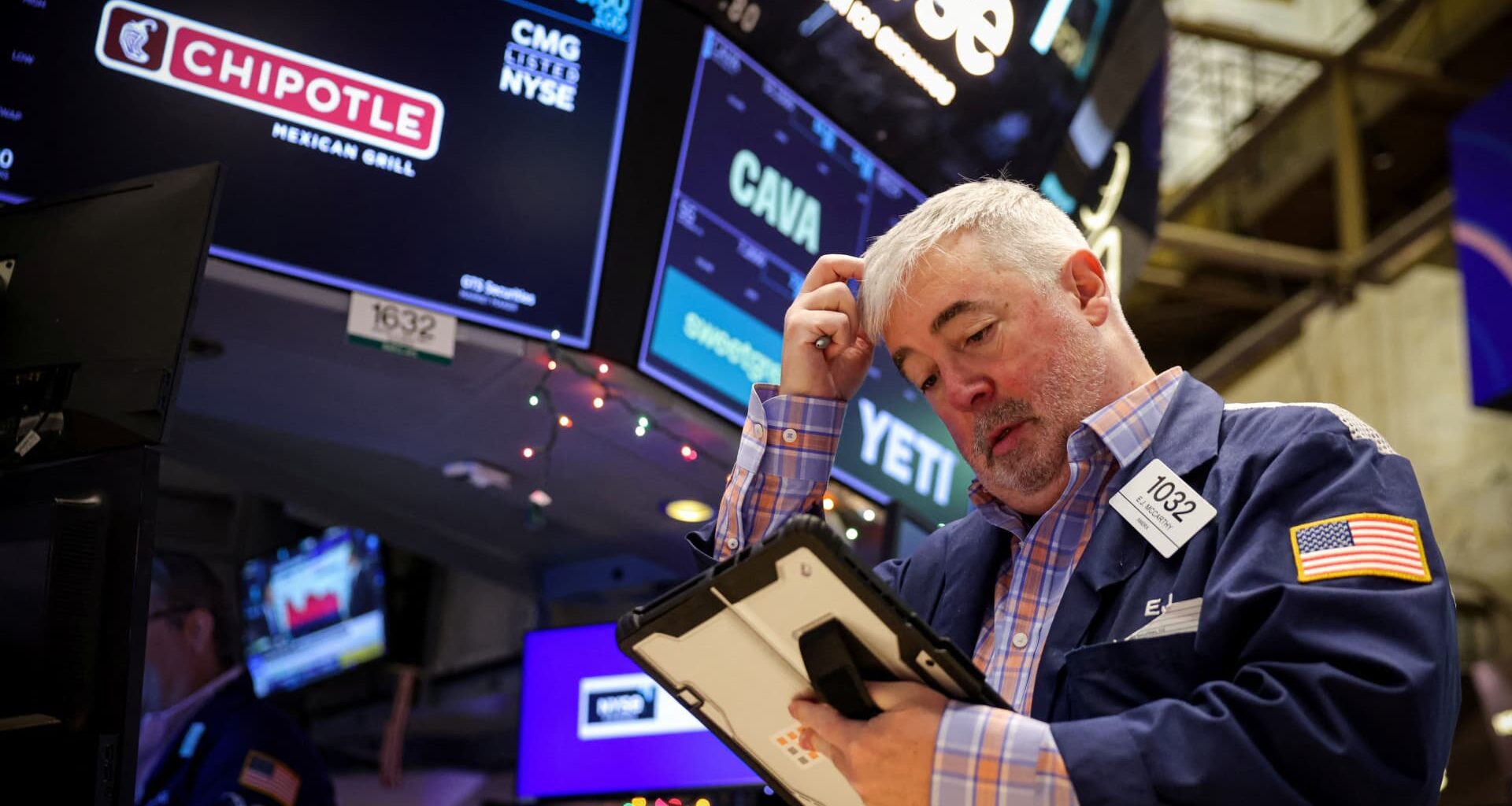 Treasury yields dip as stronger GDP data clouds rate path