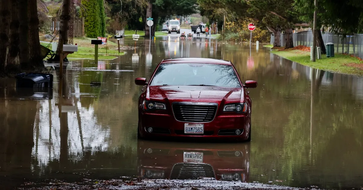 Live: WA flooding prompts Burlington evacuation, Leavenworth power outage