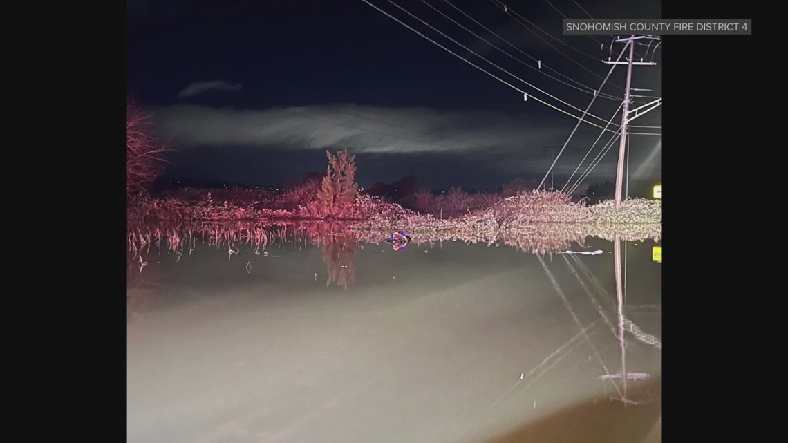 Man drowns after driving car onto flooded road in Snohomish County