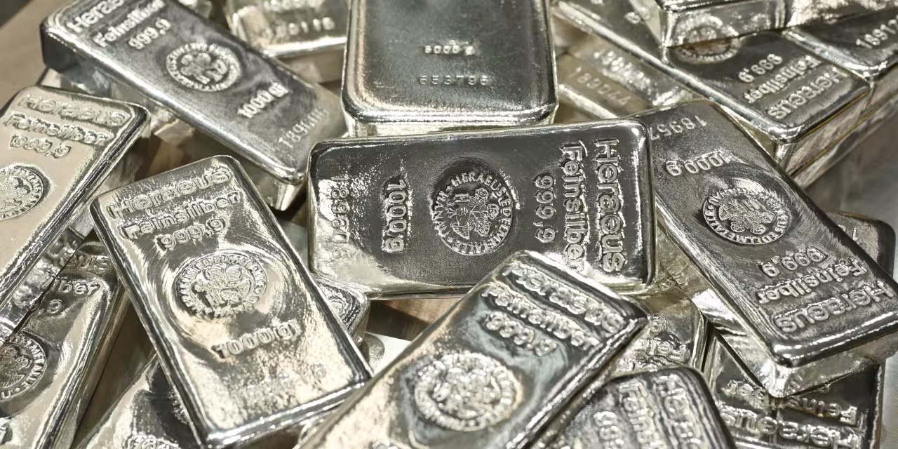 Silver Hits Record High on U.S. Rate-Cut Bets, Supply Tightness