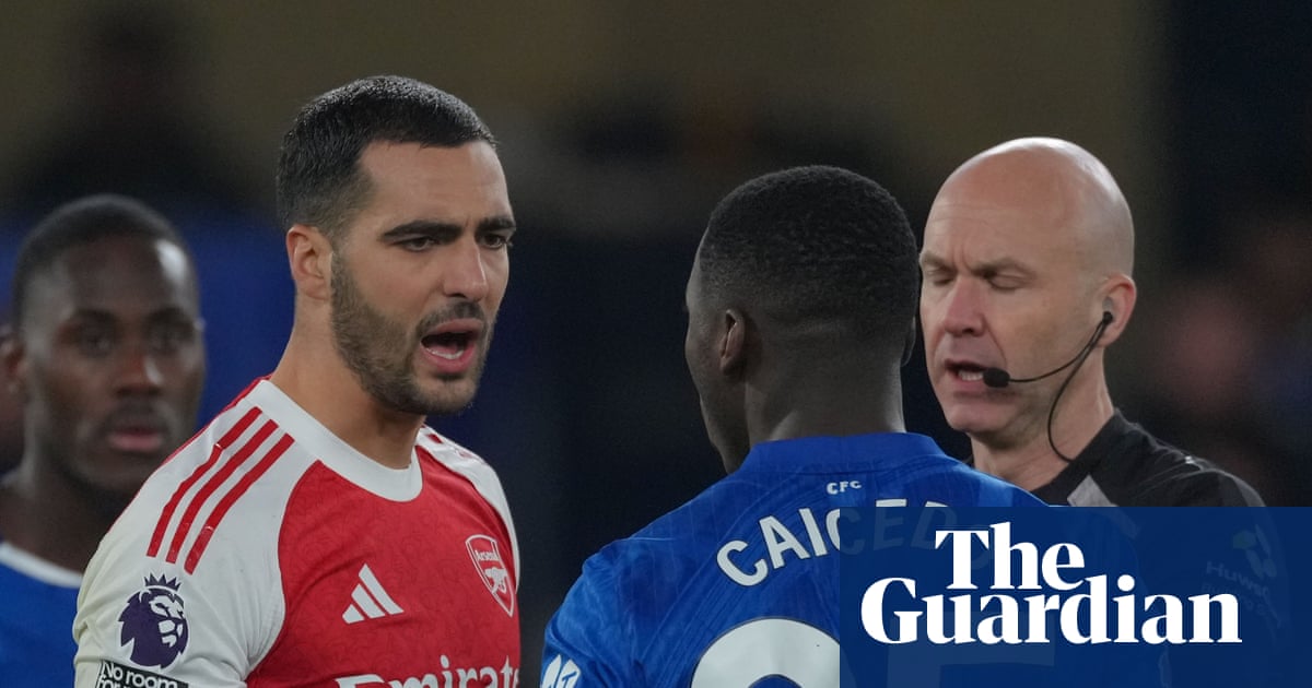 A bruising game at Stamford Bridge and Manchester City leave it late – Football Weekly | Soccer