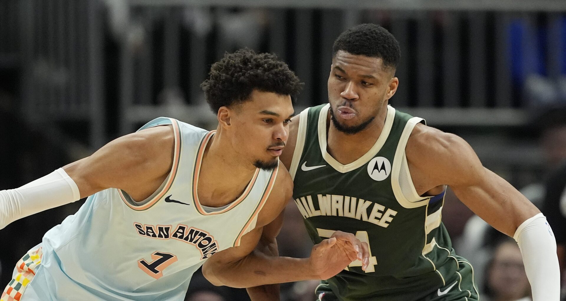 Spurs Expected To "Aggressively Pursue" Giannis Antetokounmpo