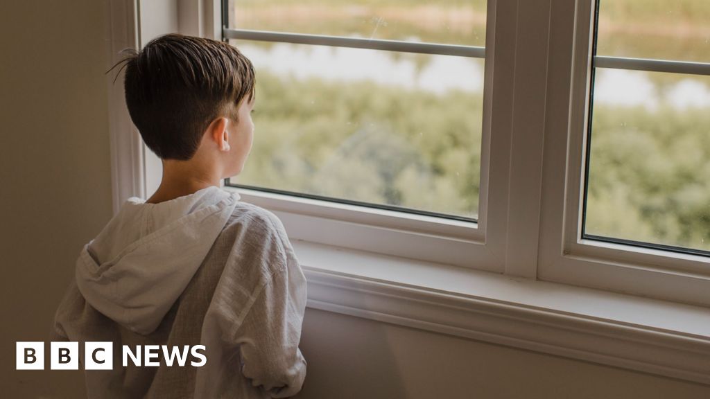 Child poverty strategy pledges end to children living in B&Bs