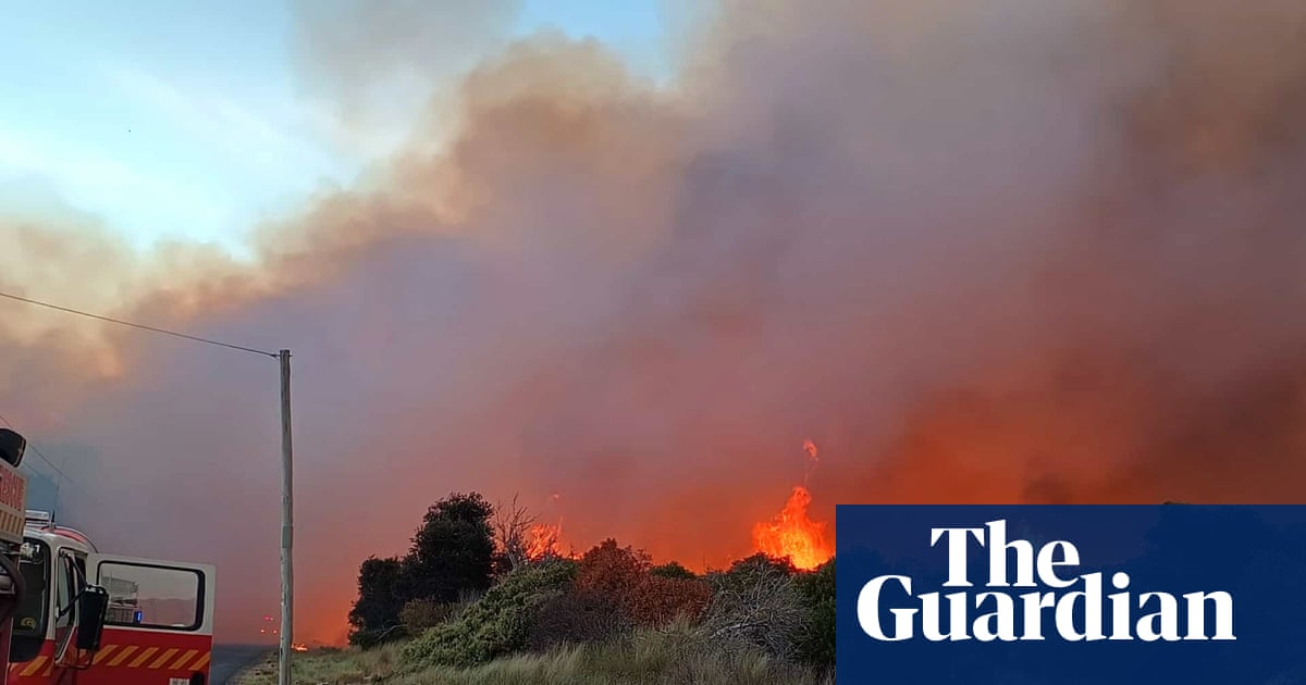 Sydney records highest temperature in nearly two years amid heatwave as Tasmanian bushfires threaten homes | Australia weather