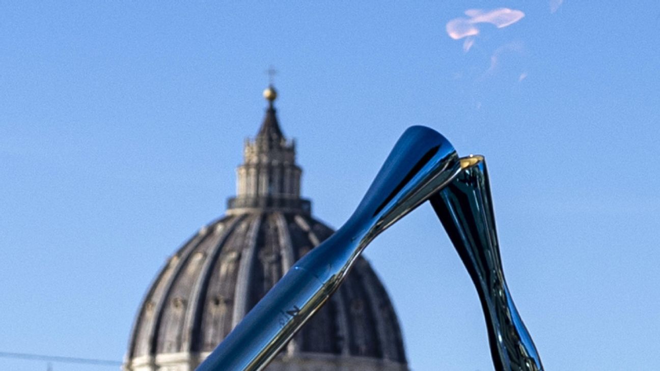 Pro-Palestinian activists stopped from disrupting torch relay