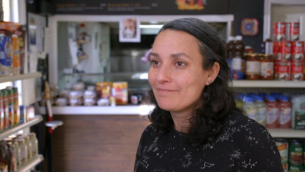 After she was scammed by a fake holiday market, the real organizers stepped up to help