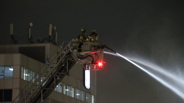 2 streets remain closed after large fire in downtown St. Catharines, Ont.
